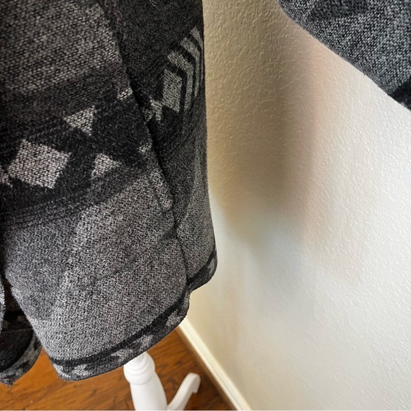 Dylan Los Angeles Geometric Patterned Aztec Style Gray Hooded Sweater Size Small - Picture 7 of 15